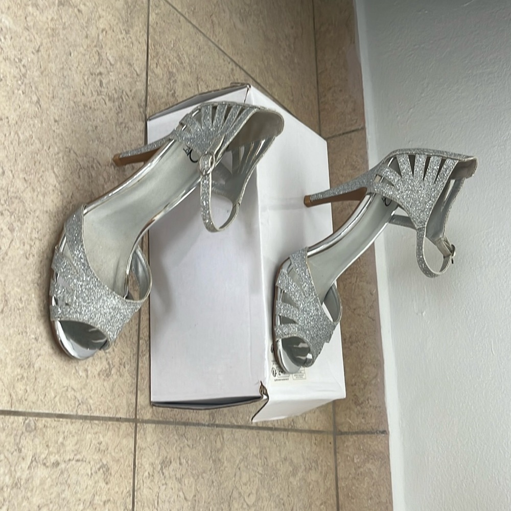 Heals, fancy, comfy, elegant.
